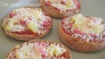 Mini Hawaiian Pizzas Mini Hawaiian Pizzas