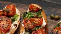 GOAT CHEESE CAPRESE BRUSCHETTA GOAT CHEESE CAPRESE BRUSCHETTA