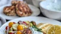 Greek Turkey Burgers with Cucumber Salad and Yogurt Sauce Greek Turkey Burgers with Cucumber Salad and Yogurt Sauce