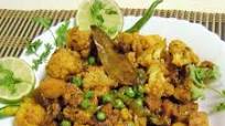 Aloo Phulkophir Dalna (Potato & Cauliflower Curry - Bengali Style)) Aloo Phulkophir Dalna (Potato & Cauliflower Curry - Bengali Style))