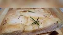 FOCACCIA CON PATATE E ROSMARINO FOCACCIA CON PATATE E ROSMARINO