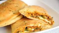 Homemade Vegan Calzones with Sun-Dried Tomato & Pesto Spread Homemade Vegan Calzones with Sun-Dried Tomato & Pesto Spread