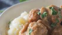 Easy Swedish Meatballs (Crockpot) Easy Swedish Meatballs (Crockpot)