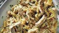 Sliced Pork Chops with Creamy Parmesan Pasta | Knorr CA Sliced Pork Chops with Creamy Parmesan Pasta | Knorr CA