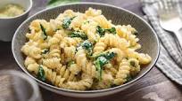 Quick and Easy Vegetarian Pasta With Spinach and Ricotta Cheese Quick and Easy Vegetarian Pasta With Spinach and Ricotta Cheese