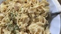Easy Creamy Chicken with Noddles Easy Creamy Chicken with Noddles