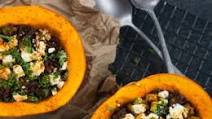 Stuffed spaghetti pumpkin with sweet onion, ground beef and goat cheese Stuffed spaghetti pumpkin with sweet onion, ground beef and goat cheese