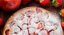 Easy Strawberry Cake with Strawberry Sauce Easy Strawberry Cake with Strawberry Sauce