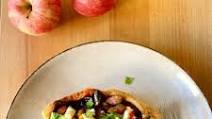 Easy Vegan Apple and Onion Pie Easy Vegan Apple and Onion Pie