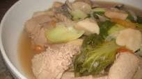 Sinigang na tuna (tuna stew in tamarind) Sinigang na tuna (tuna stew in tamarind)