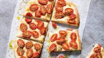 Focaccia com alecrim e tomate Focaccia com alecrim e tomate