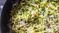 Garlic Parmesan Zoodles (4 Ingredient, 10 min) Garlic Parmesan Zoodles (4 Ingredient, 10 min)