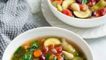 Slow Cooker Minestrone Soup {Olive Garden Copycat} Slow Cooker Minestrone Soup {Olive Garden Copycat}