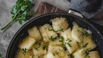 Cuban Yuca con Mojo (Yuca with Garlic Sauce) Cuban Yuca con Mojo (Yuca with Garlic Sauce)