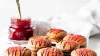 Chocolate Strawberry Macarons Chocolate Strawberry Macarons