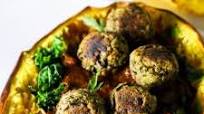 Mushroom Spaghetti Squash (vegan & gluten-free) Mushroom Spaghetti Squash (vegan & gluten-free)