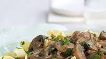 Beef and Mushrooms With Egg Noodles Beef and Mushrooms With Egg Noodles