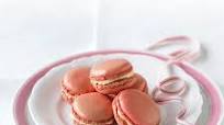 Pink macarons with vanilla cream Pink macarons with vanilla cream