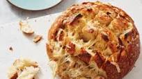 Roasted Garlic and Four-Cheese Pull-Apart Bread Roasted Garlic and Four-Cheese Pull-Apart Bread