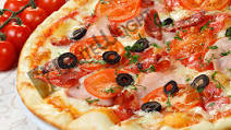 Delicious & Low Carb Homemade Pizza Delicious & Low Carb Homemade Pizza