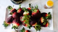 Sous Vide Spiced Tempered Chocolate Covered Strawberries Sous Vide Spiced Tempered Chocolate Covered Strawberries