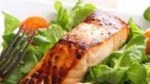 How to make an easy honey and soy salmon salad How to make an easy honey and soy salmon salad