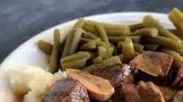 Slow Cooker Beef Tips and Gravy on Mashed Potatoes Slow Cooker Beef Tips and Gravy on Mashed Potatoes