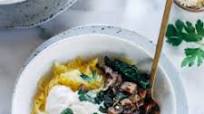 Spaghetti Squash with Mushrooms, Kale and Cashew Alfredo Spaghetti Squash with Mushrooms, Kale and Cashew Alfredo
