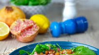 Ensalada super happy con garbanzos tostados y granada Ensalada super happy con garbanzos tostados y granada