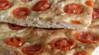 Focaccia con farina di ceci impasto base Focaccia con farina di ceci impasto base