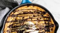 Chocolate Chip Skillet Cookie (Pizookie Recipe) Chocolate Chip Skillet Cookie (Pizookie Recipe)
