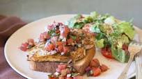 Bruschetta Chicken over Garlic Toasts Bruschetta Chicken over Garlic Toasts