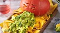 Puking Pumpkin Nachos mit Guacamole Puking Pumpkin Nachos mit Guacamole