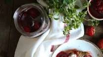 Honey strawberry jam with oregano blossoms, thyme and lavender (GF, Paleo) Honey strawberry jam with oregano blossoms, thyme and lavender (GF, Paleo)