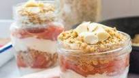 Breakfast Parfait with Yogurt and Toasted Oats Breakfast Parfait with Yogurt and Toasted Oats