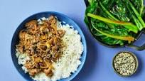 Sizzling Black Pepper Beef with Oyster Sauce Greens and Steamed Rice Sizzling Black Pepper Beef with Oyster Sauce Greens and Steamed Rice