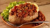 Savoury minced beef and tomato baked potato Savoury minced beef and tomato baked potato
