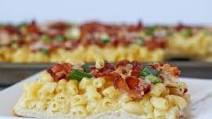 Macaroni and Cheese Pizza with Bacon and Green Onions Macaroni and Cheese Pizza with Bacon and Green Onions