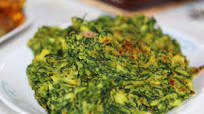 Potato and spinach with poppy seeds (alo-palang posto) Potato and spinach with poppy seeds (alo-palang posto)
