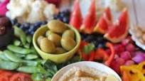Rainbow fruit & veggie platter with hummus Rainbow fruit & veggie platter with hummus