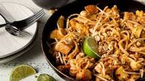 Chicken Pad Thai with Lemongrass and Garlic Chicken Pad Thai with Lemongrass and Garlic