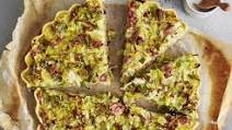 Torta salata di porri e patate con schüblig Torta salata di porri e patate con schüblig