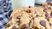 The Best Soft & Thick Chocolate Chip Cookies The Best Soft & Thick Chocolate Chip Cookies