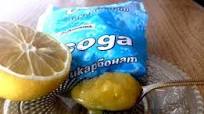 A Mixture of Honey, Lemon and Soda for a Sore Throat A Mixture of Honey, Lemon and Soda for a Sore Throat