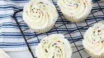 Simple Vanilla Cupcakes Simple Vanilla Cupcakes