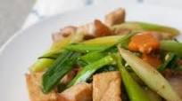 Stir-fried Leeks with Roast Pork and Bean Curd Stir-fried Leeks with Roast Pork and Bean Curd