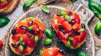 Tomaten-Knoblauch Bruschetta Crostini Tomaten-Knoblauch Bruschetta Crostini