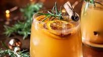 Cinnamon Bourbon Old Fashioned with Brûléed Oranges Cinnamon Bourbon Old Fashioned with Brûléed Oranges