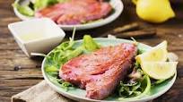 Spinach Caesar Salad With Yellowfin Tuna Spinach Caesar Salad With Yellowfin Tuna