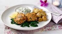 Crab and salmon fishcakes with homemade tartare sauce Crab and salmon fishcakes with homemade tartare sauce